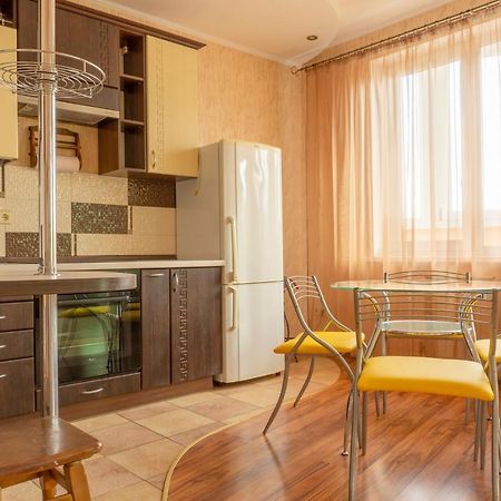 Big Studio Apartment Near River Mall Kiev Buitenkant foto