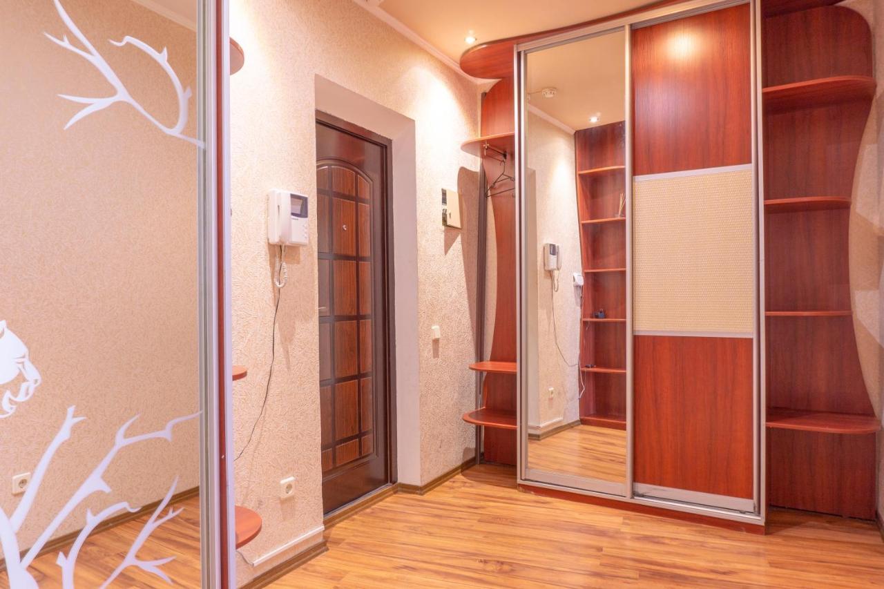 Big Studio Apartment Near River Mall Kiev Buitenkant foto
