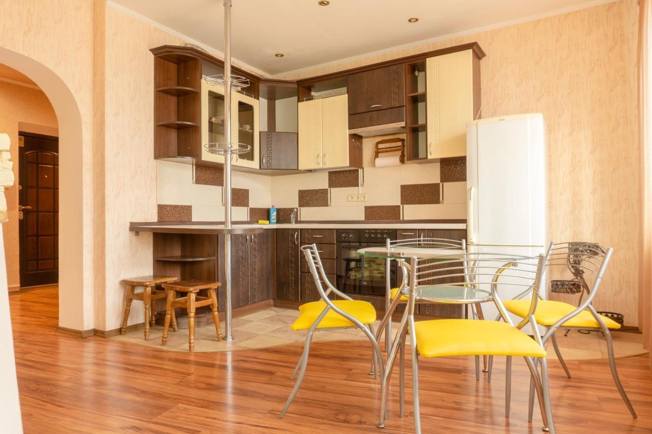 Big Studio Apartment Near River Mall Kiev Buitenkant foto