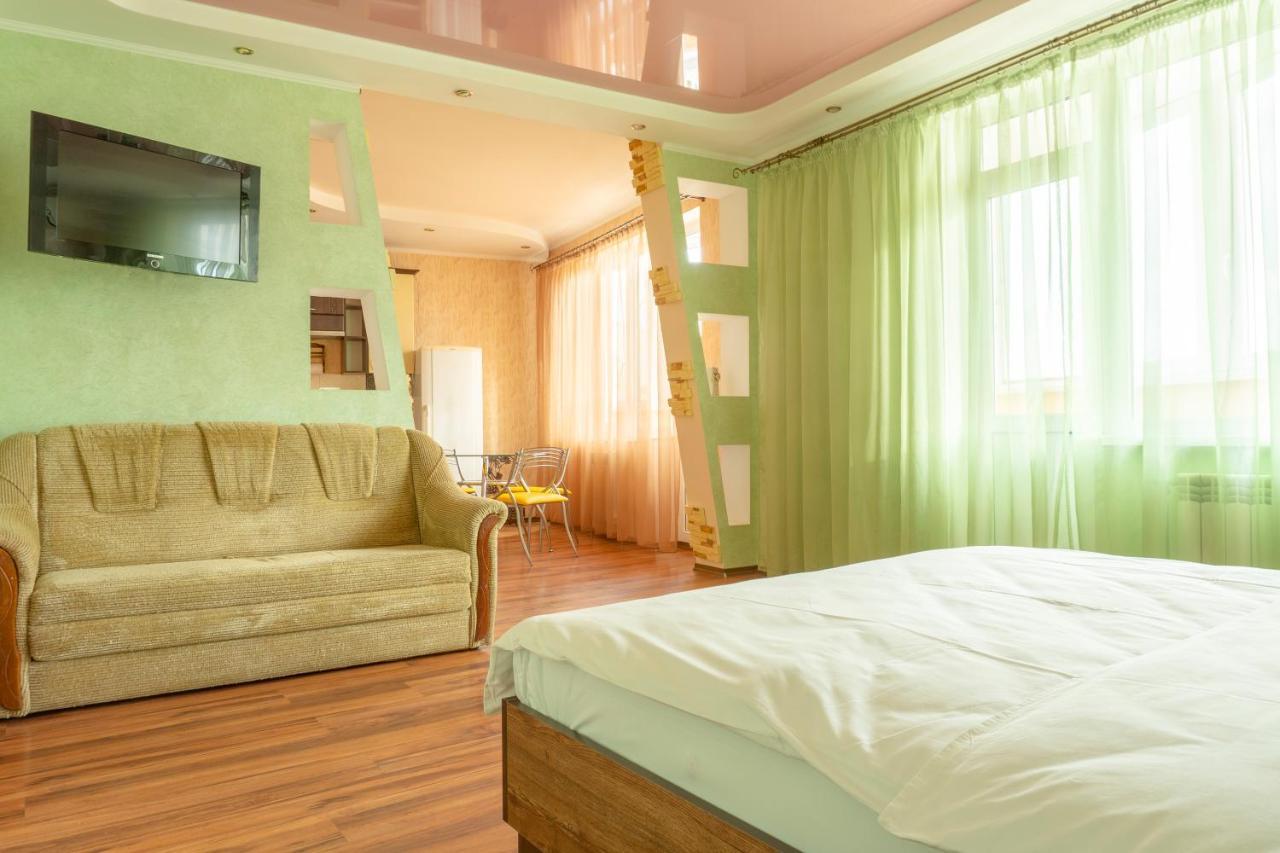 Big Studio Apartment Near River Mall Kiev Buitenkant foto