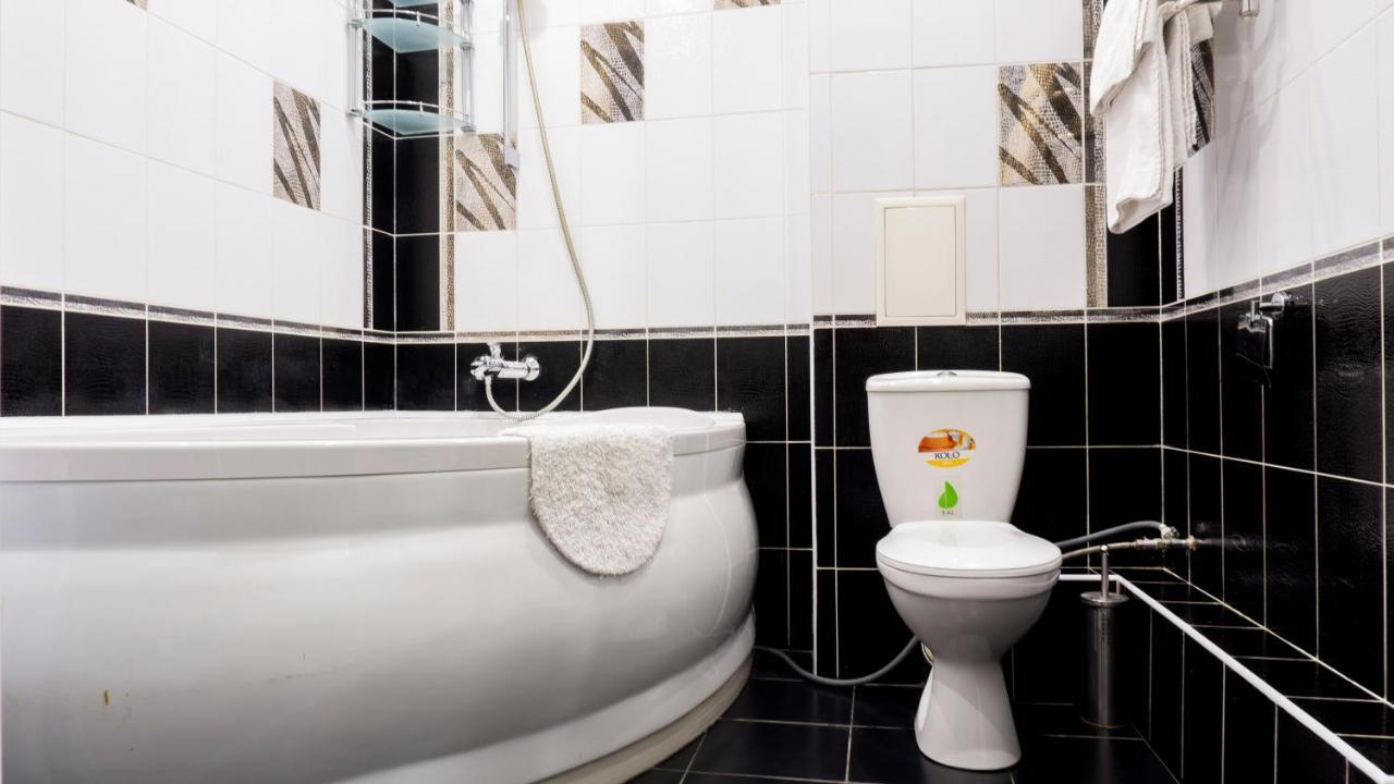 Big Studio Apartment Near River Mall Kiev Buitenkant foto