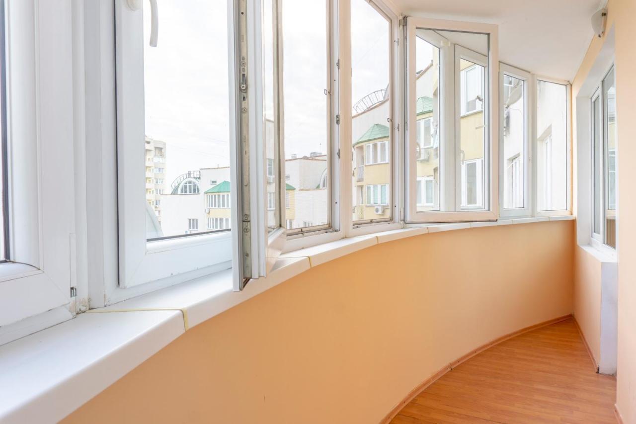 Big Studio Apartment Near River Mall Kiev Buitenkant foto
