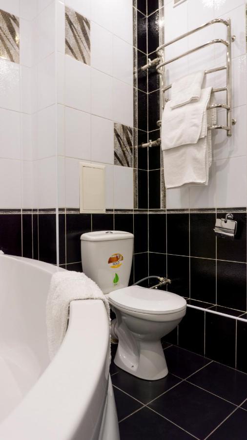 Big Studio Apartment Near River Mall Kiev Buitenkant foto