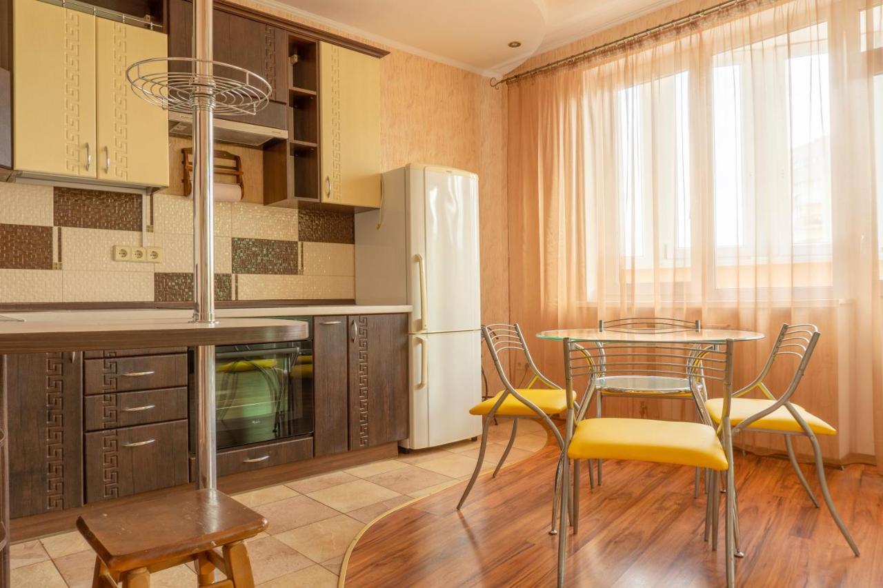 Big Studio Apartment Near River Mall Kiev Buitenkant foto